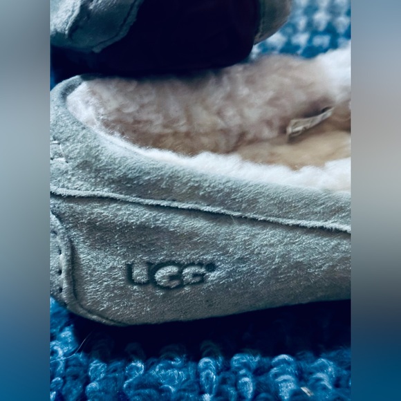 New UGGS Ansley Light Grey Slipper/Moccasins - Picture 10 of 14